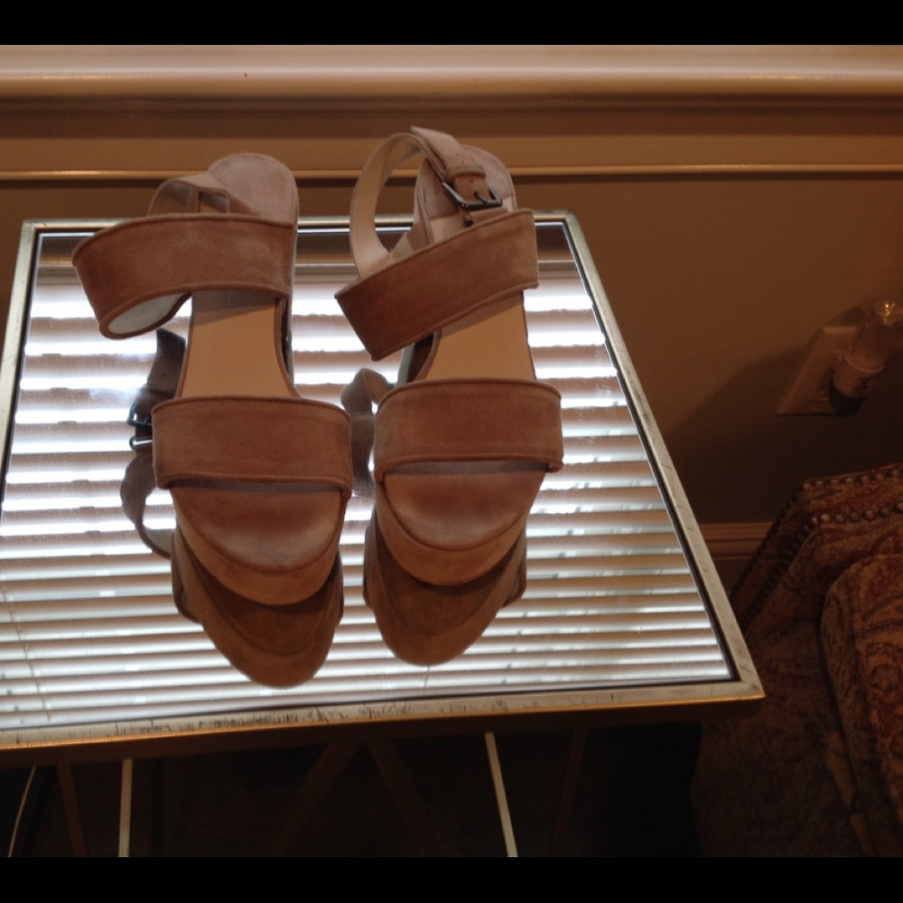 Lamica tan suede platforms reduced ❗️